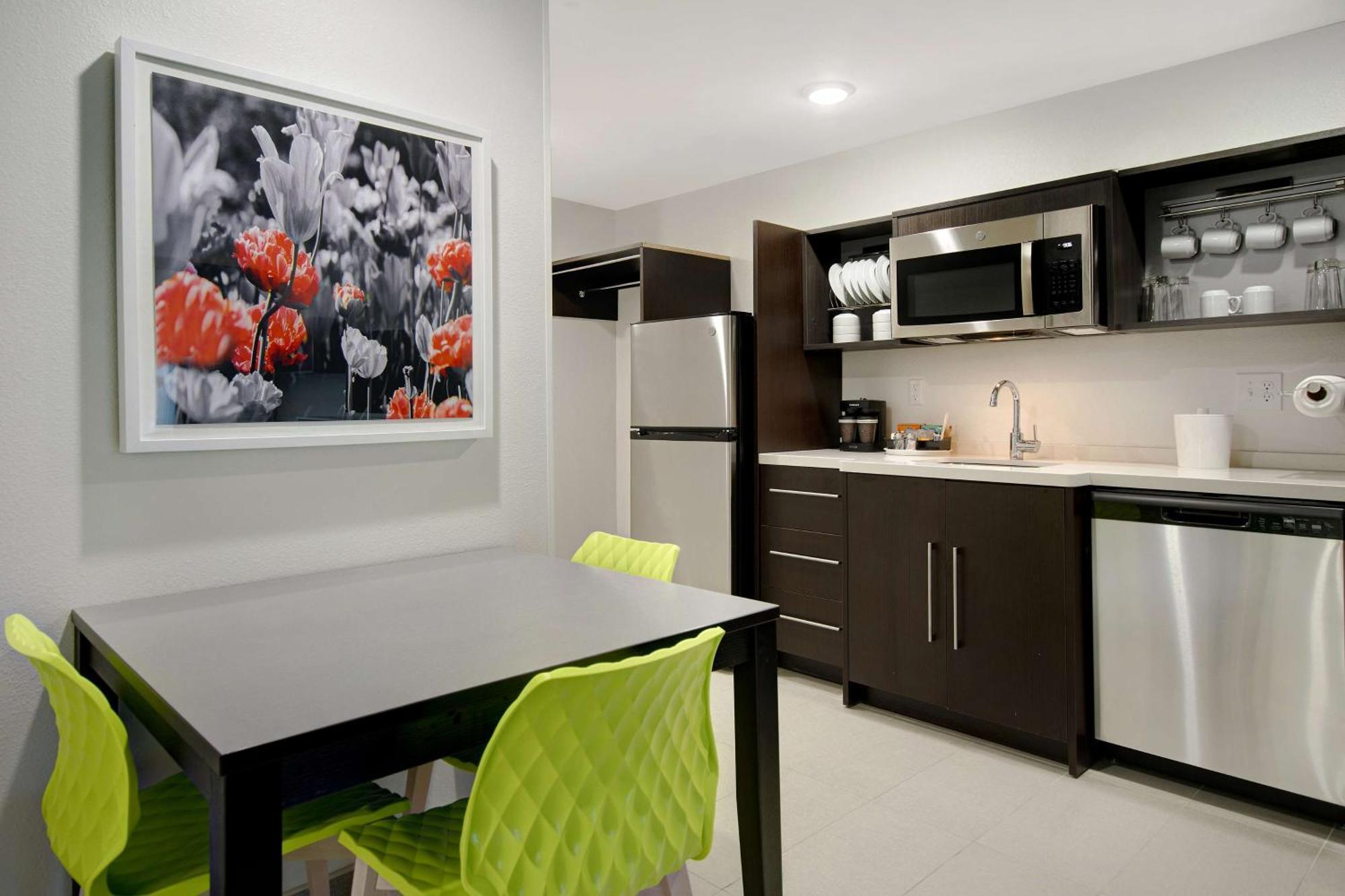 Home2 Suites By Hilton Grand Rapids Airport Kentwood Exterior photo