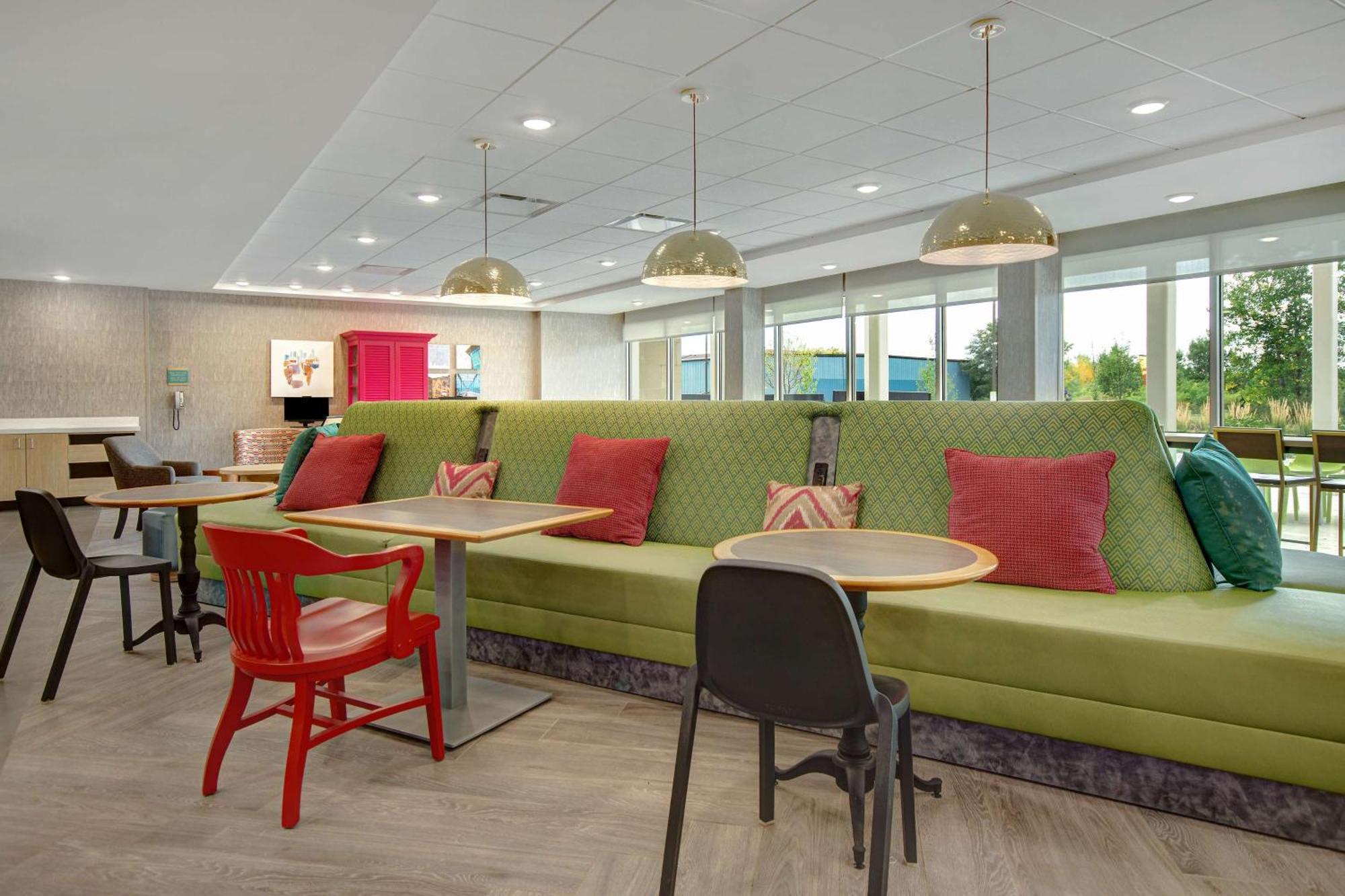 Home2 Suites By Hilton Grand Rapids Airport Kentwood Exterior photo