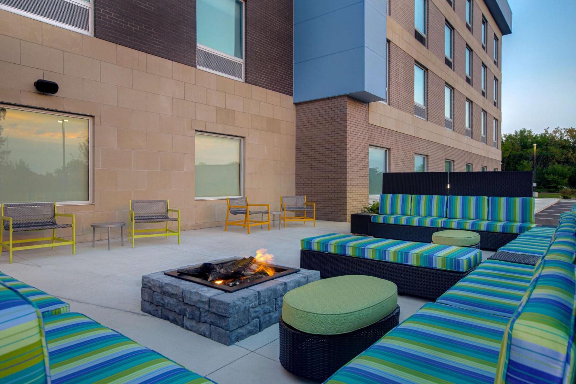 Home2 Suites By Hilton Grand Rapids Airport Kentwood Exterior photo